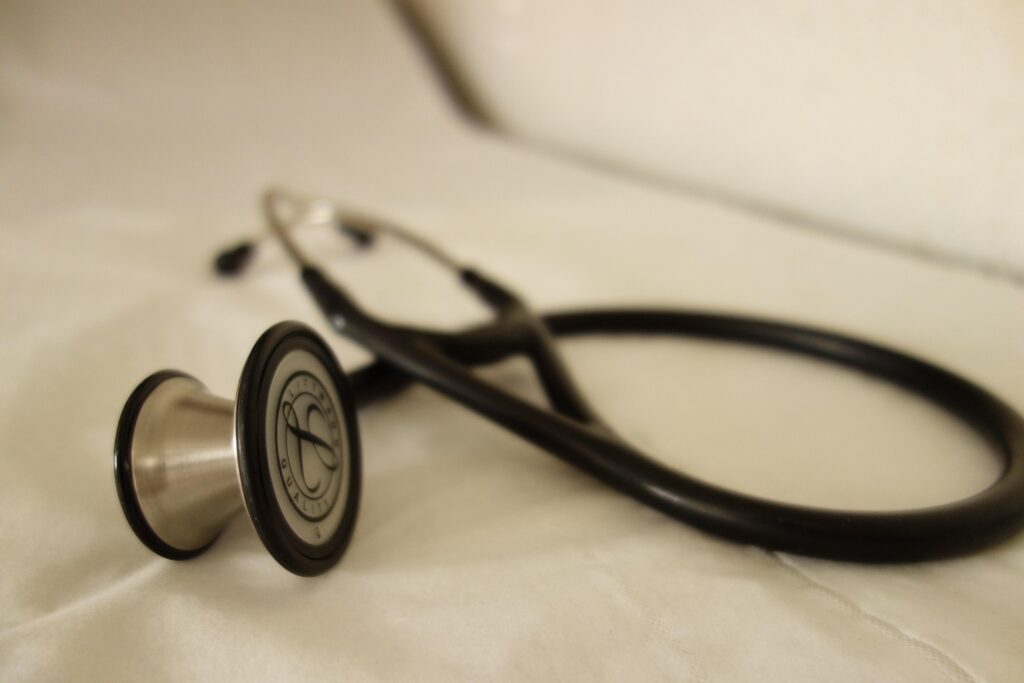 Examenul de medic specialist va avea subiecte unice la nivel național. Noua metodologie, publicată în Monitorul Oficial