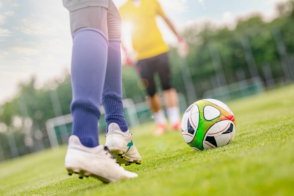De pe stradă pe terenul de fotbal: soluția Suediei împotriva criminalității în rândul tinerilor