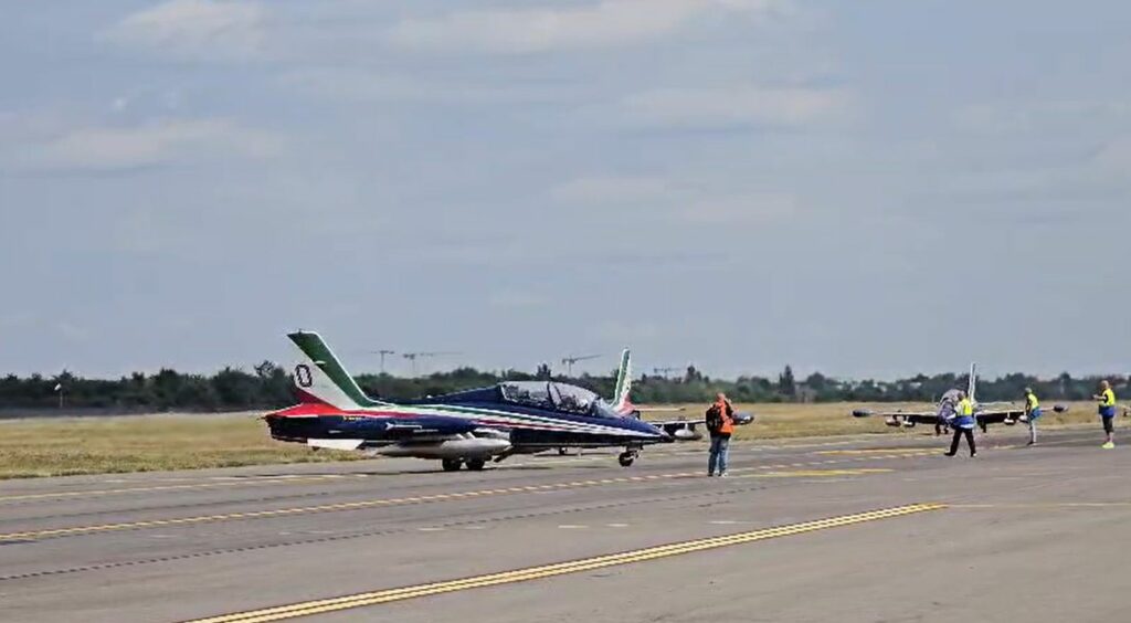 Băneasa se pregătește de spectacol: italienii de la Frecce Tricolori și Turkish Stars au ajuns în Capitală