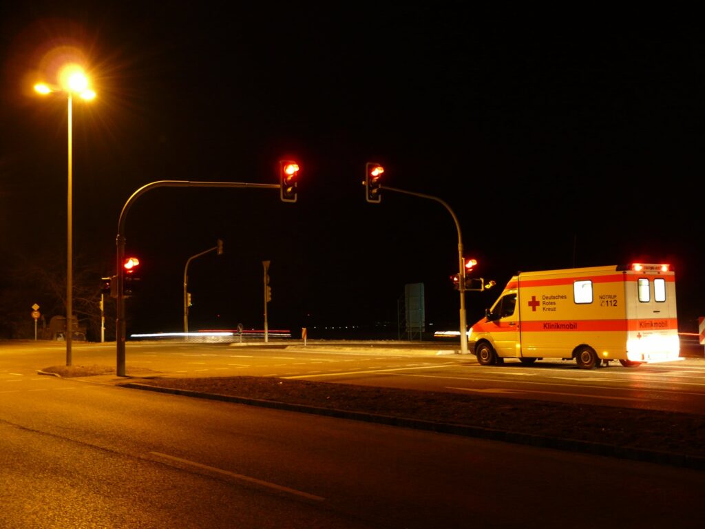 Ambulanța viitorului: funcționează cu energie solară și poate ajunge în zone izolate