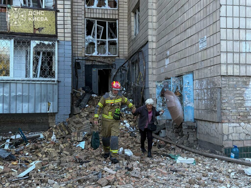 Un nou atac rusesc asupra infrastructurii din Kiev. O persoană a murit iar unele zone ar putea rămâne fără apă caldă
