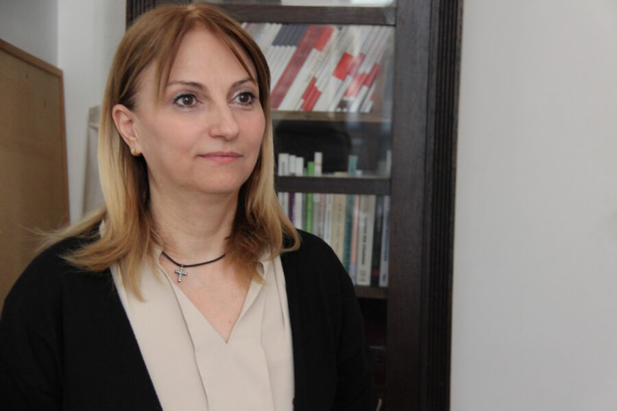 Judecătoarea din dosarul ROMATSA care era pe cale să paralizeze tot traficul aerian al României, scoasă cu jandarmii din sala de judecată, după ce a pledat în propria cauză. Ce spune ÎCCJ despre incident