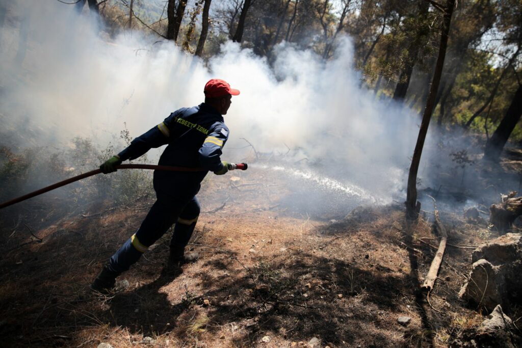 Cod roșu de incendii în insulele Ionice. Grecia intră în alertă maximă în plin sezon turistic
