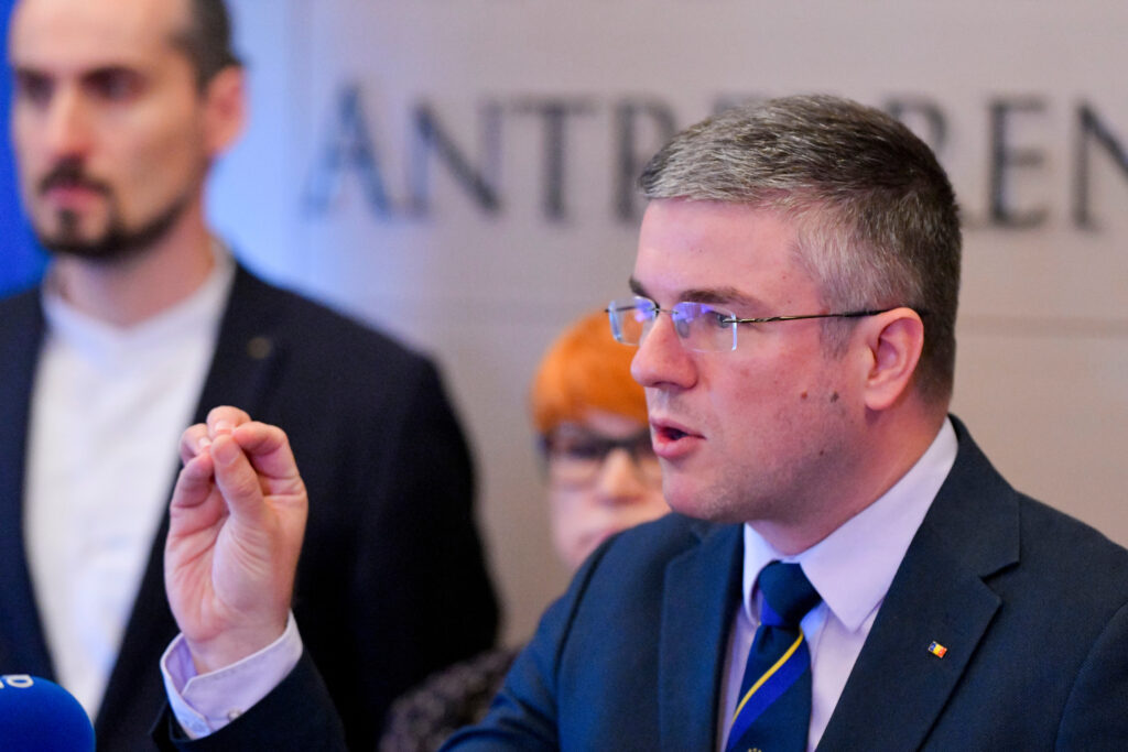 Irineu Darău rupe tăcerea despre băieții deștepți din energie | „Se vede că deconectarea de la putere a pesediștilor îi bagă-n fibrilații”