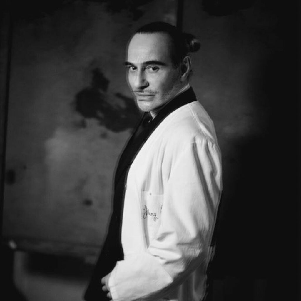 Scandal la New York înaintea Met Gala. Expoziția dedicată lui John Galliano, anulată după reacții privind declarațiile sale antisemite