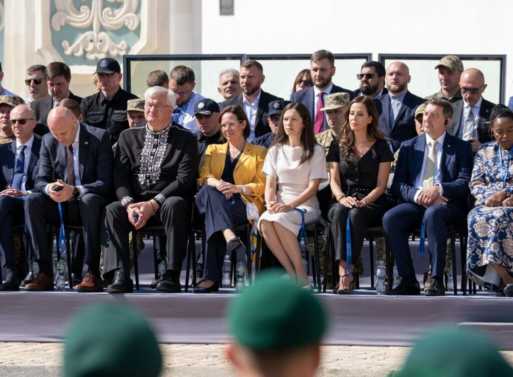 Cu ce oficiali a dat mâna Mirabela Grădinaru la Kiev? Prima Doamnă, o prezență impresionantă