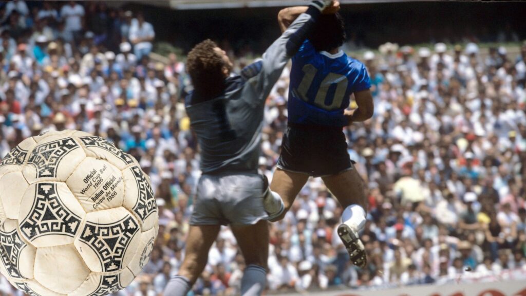 Mingea lovită Maradona la Cupa Mondială, scoasă la licitație în SUA. S-ar putea vinde cu 10 milioane de dolari