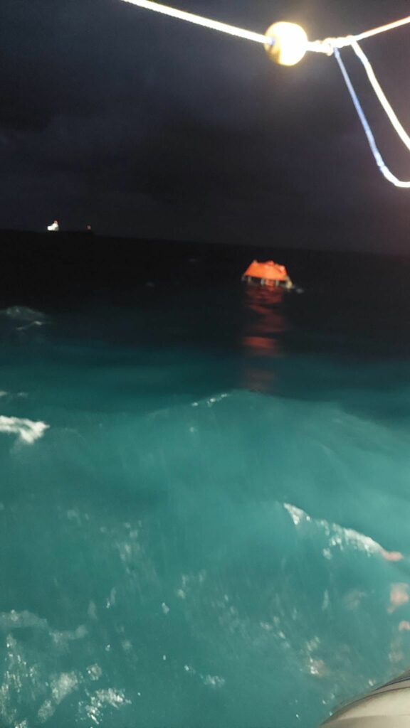 Care e starea marinarilor de pe nava scufundată joi în Marea Neagră