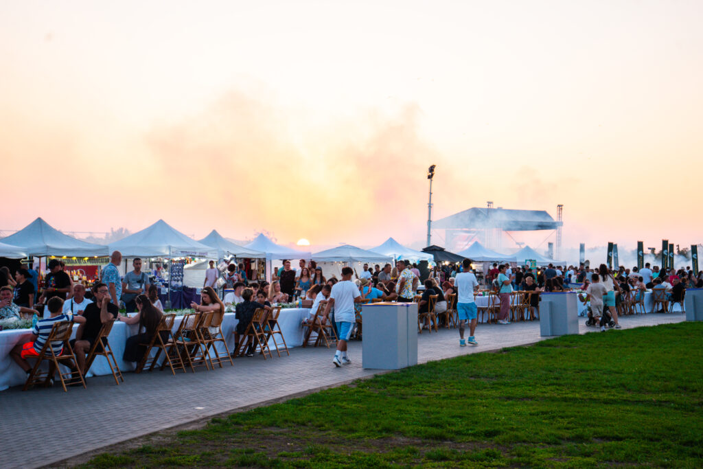 NIBIRU găzduiește primul Guinness World Records™️: LaProvincia, un brand Carmistin The Food Company, stabilește recordul mondial pentru cea mai mare porție de aripioare de pui servită la un eveniment (P)