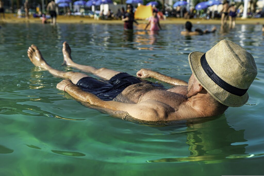 Regulă ciudată la piscine și parcuri acvatice. În ce țară europeană nu poate fi folosit șortul de baie
