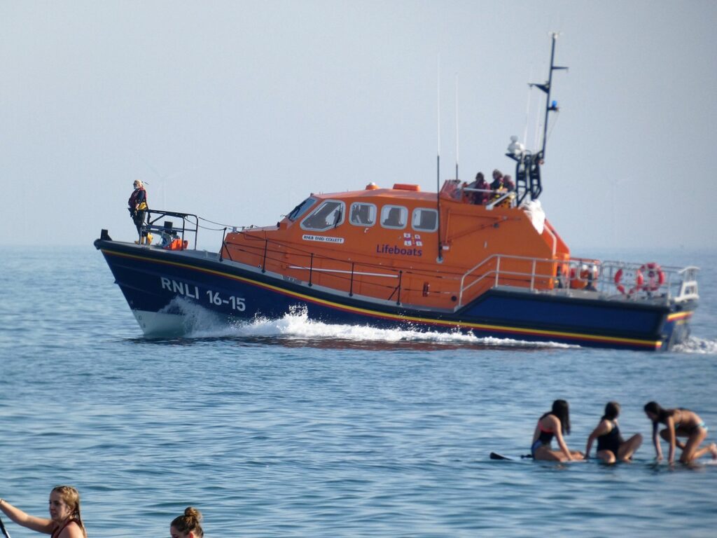 Ce a pățit o vedetă care a făcut o baie pe o plajă cunoscută: Eu doar mi-am stropit fața cu apă, erau și copii acolo