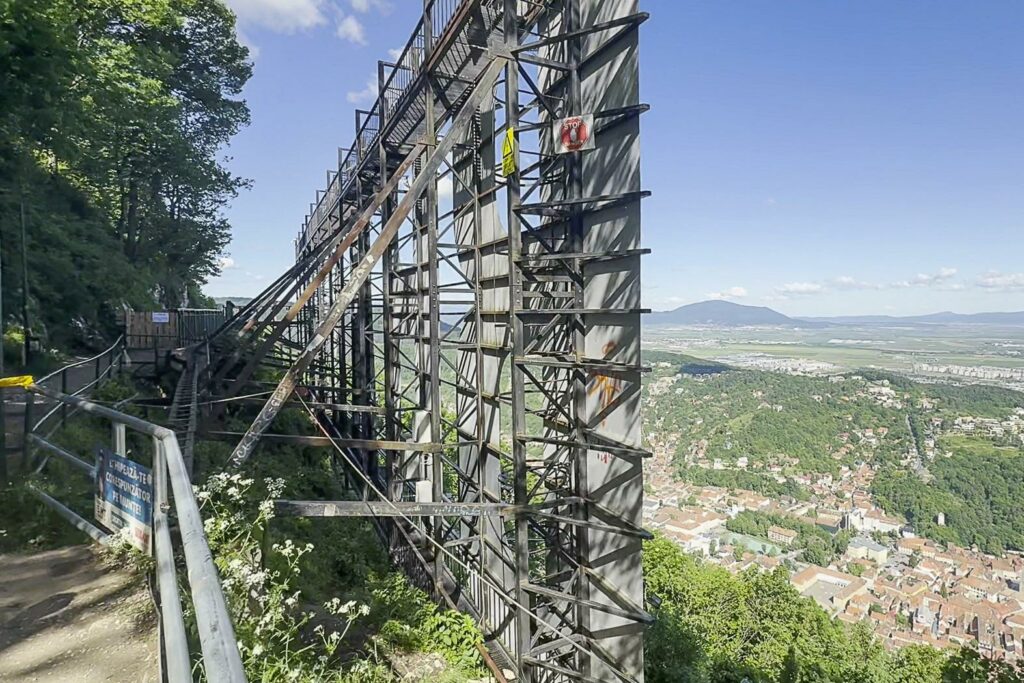 Se reface unul dintre cele mai spectaculoase puncte de belvedere din România. Lucrările trebuie finalizate în trei luni