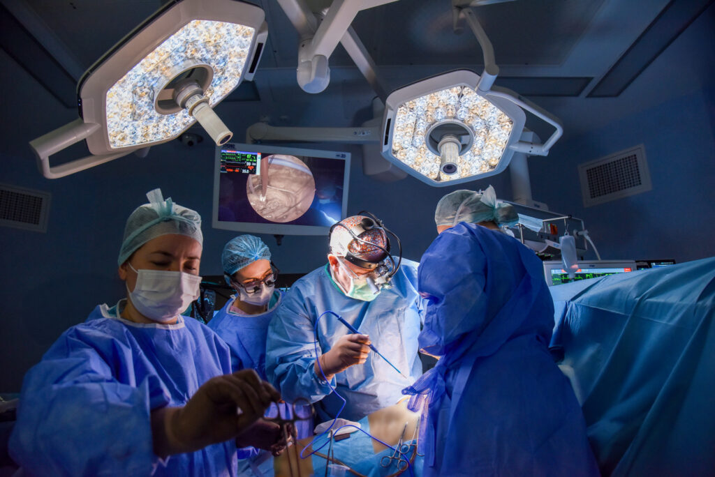 De ce să te adresezi unui centru de excelență în chirurgie cardiovasculară minim invazivă (P)
