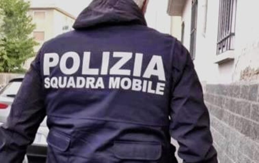 Se ascundea într-un spațiu secret. Trei frați români, capturați în Italia