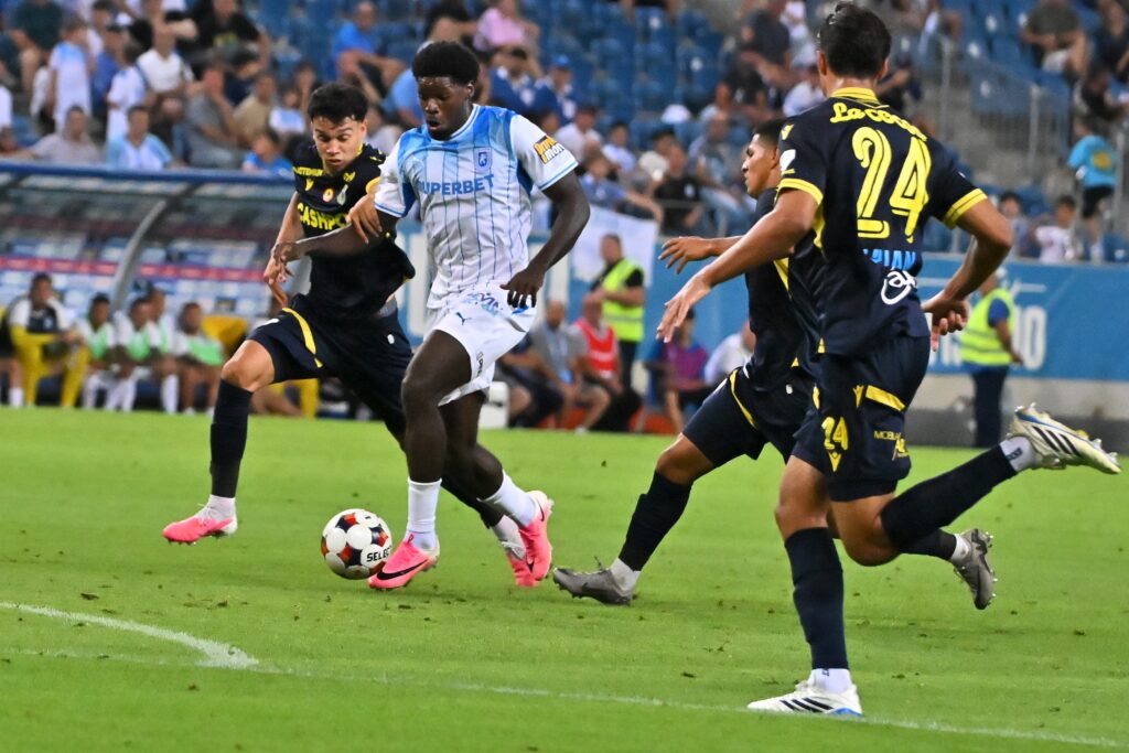 Universitatea Craiova și Rapid, cu câte trei jucători în echipa etapei a 3-a din Superliga de fotbal. Daniel Pancu, desemnat antrenorul rundei