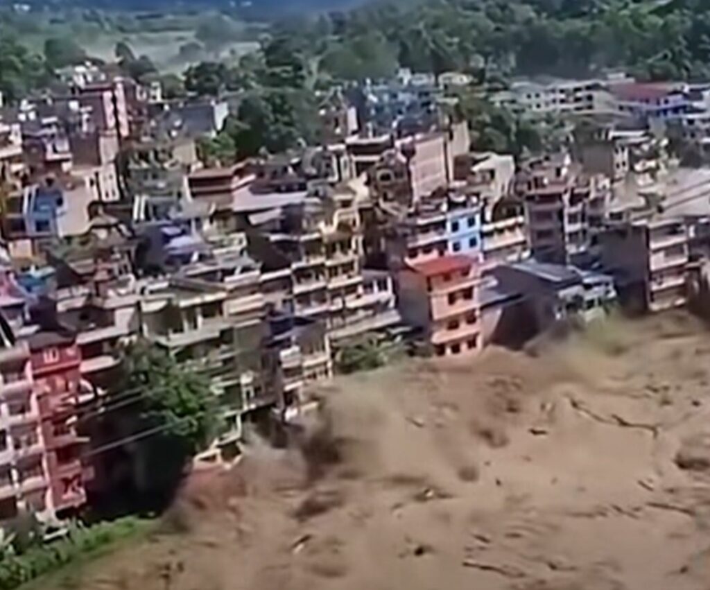 Inundațiile catastrofale din Nepal și Tibet nu au fost provocate de cutremur. Ce a declanșat dezastrul?