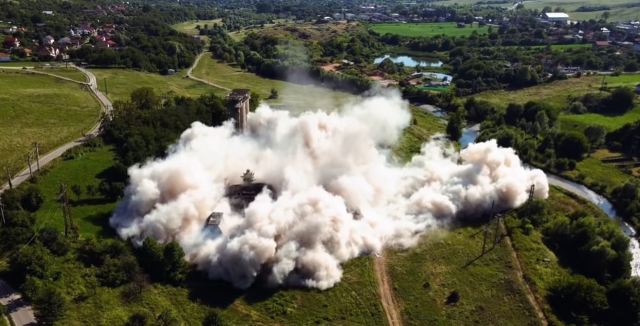 Fosta Uzină Electrică din Câmpulung Muscel a fost demolată prin detonare controlată