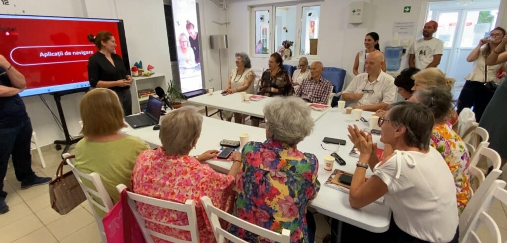 Seniorii descoperă lumea digitală. Workshop interactiv pentru persoanele de peste 65 de ani, organizat joi în cadrul programului Hi Digital