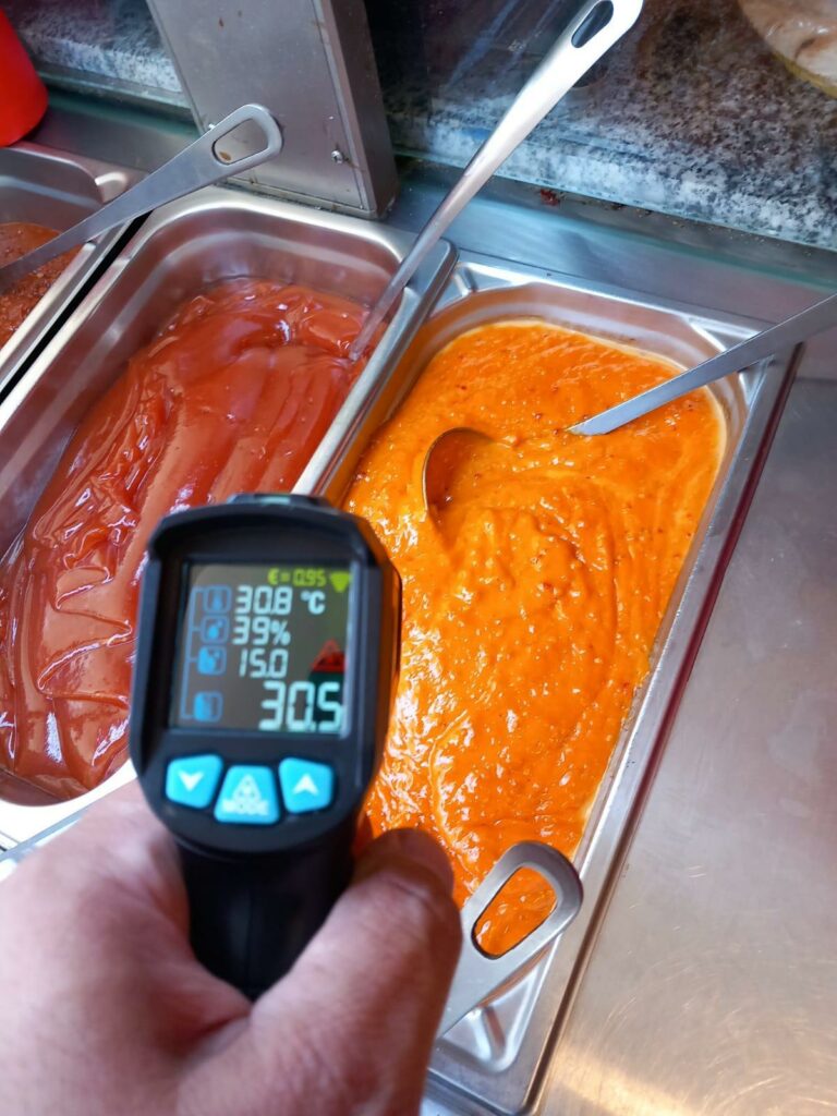 Alimente expirate, mucegai și diferențe de preț descoperite de ANPC. Amenzi de peste 3 milioane de lei în urma controalelor