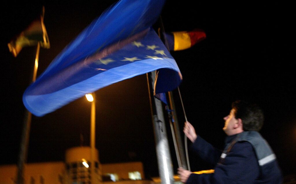 MEDIAFAX 35. 2007 – România intră în marea familie europeană. Are loc referendumul pentru demiterea lui Traian Băsescu. Mediafax.ro începe să se adreseze și publicului larg