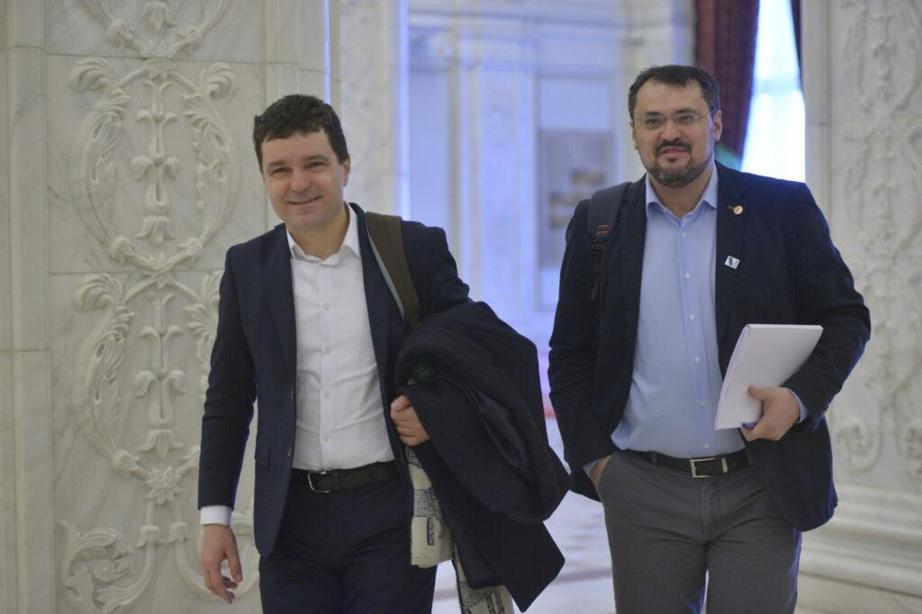 Lider USR, pronostic dur pentru Nicușor Dan: „Îl vor arunca peste bord foarte curând”. În ce situație paradoxală se află partidul lui Dominic Fritz