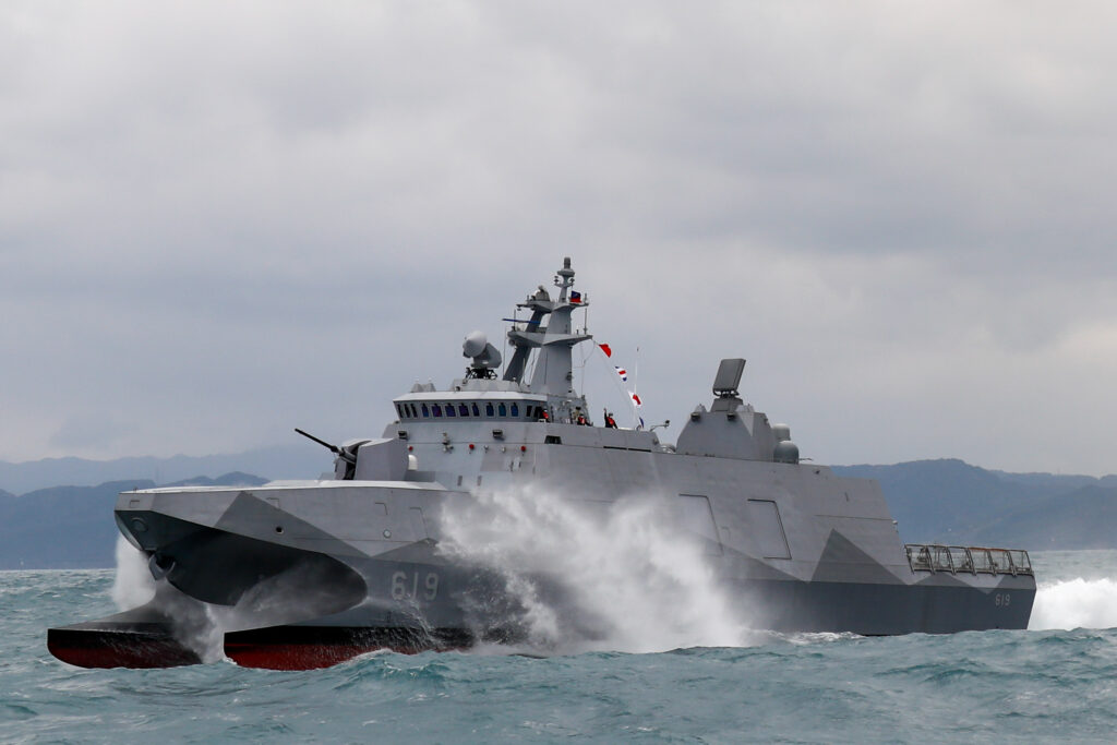 CNN: „Aproape a declanșat un război între SUA și China”. Un raport fals generat de AI a pus armata SUA la un pas să intercepteze o navă chineză