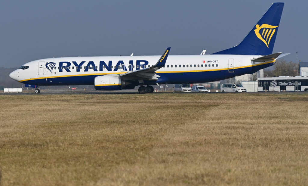 Avertismentul Ryanair. Unele companii aeriene „se vor lupta să supraviețuiască” din cauza prețurilor ridicate ale petrolului, iar biletele de avion se vor scumpi