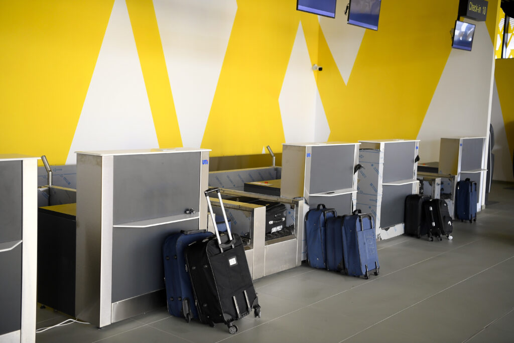 Peste 5.000 de panouri fotovoltaice la cel mai tânăr aeroport din România. Investiția depășește 31 de milioane de lei