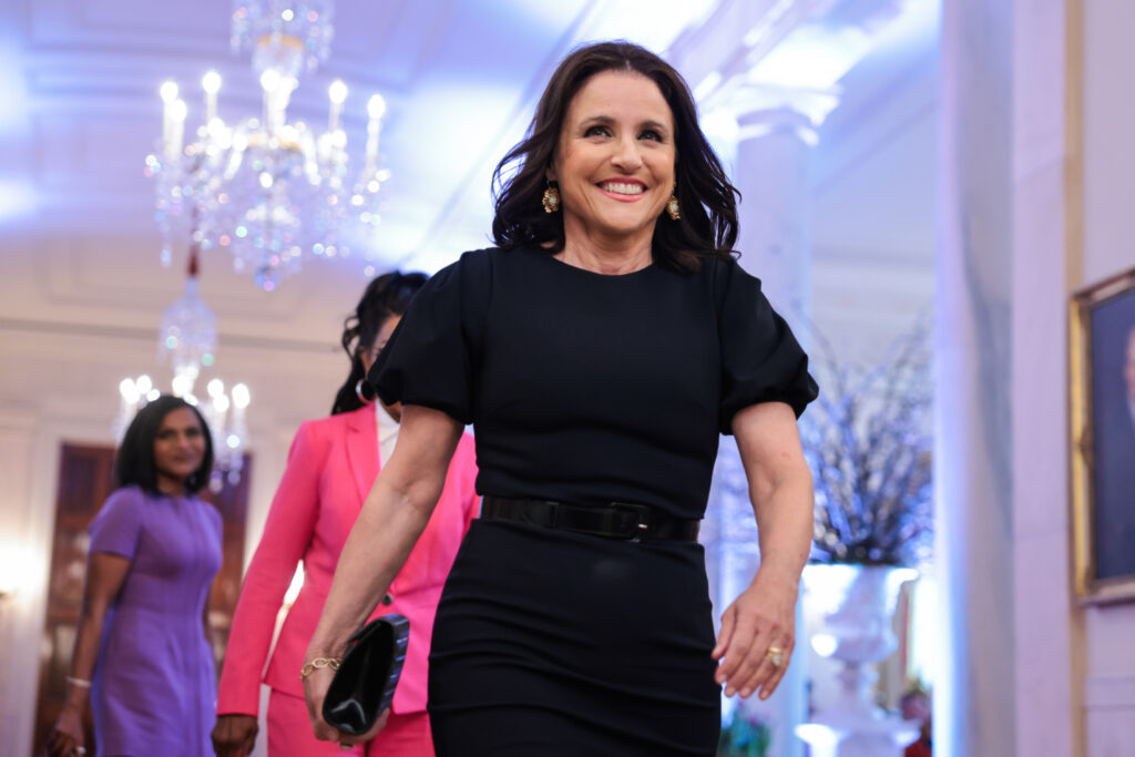 Julia Louis-Dreyfus dezvăluie ce se întâmpla în culisele „Seinfeld”: „Au fost multe conflicte”