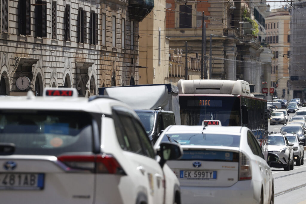 165 de amenzi în doar patru luni. Ce eroare a făcut o șoferiță și cât a costat-o