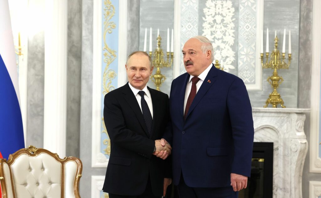 Lukașenko ar fi gata să-l „trădeze” pe Putin la momentul potrivit. Analistă: Se teme de prăbușirea liderului de la Kremlin