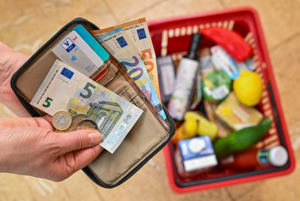 Inflația din zona euro a urcat la 3,3% în august. BCE se pregătește pentru o nouă majorare a dobânzilor