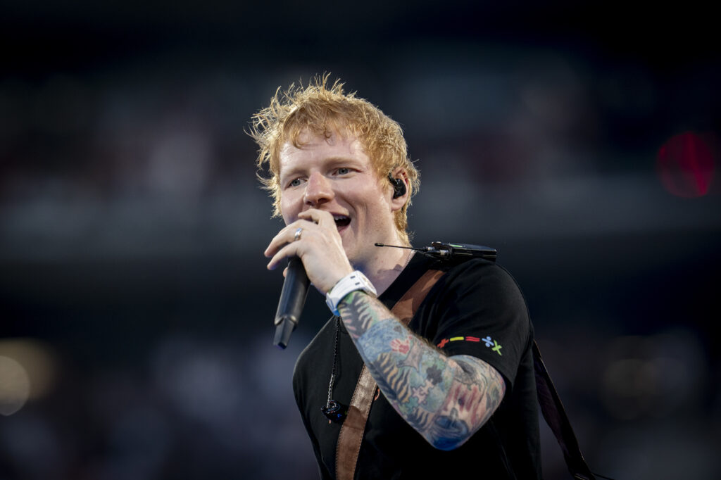 Proprietarul stadionului care l-a înlăturat pe Macklemore din turneul lui Ed Sheeran, obligat de artistul britanic să doneze 2 miliarde de dolari