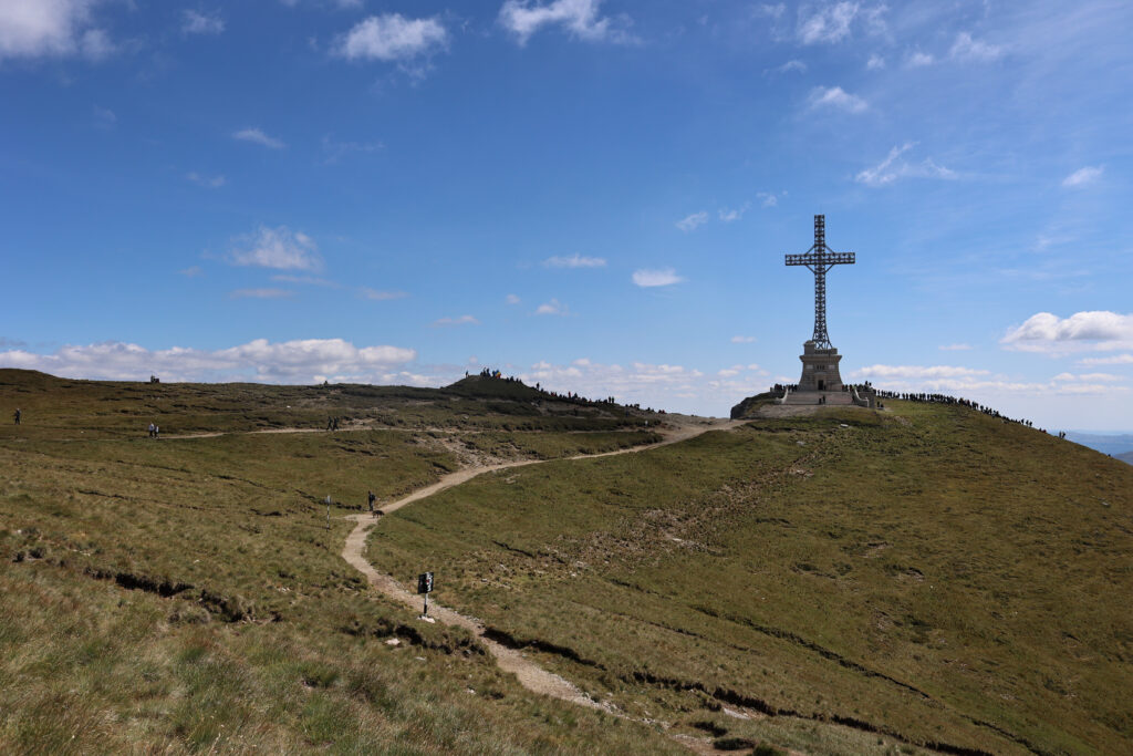 Ziua Crucii, marcată pe Vârful Caraiman cu un moment dedicat memoriei eroilor români căzuți în Primul Război Mondial