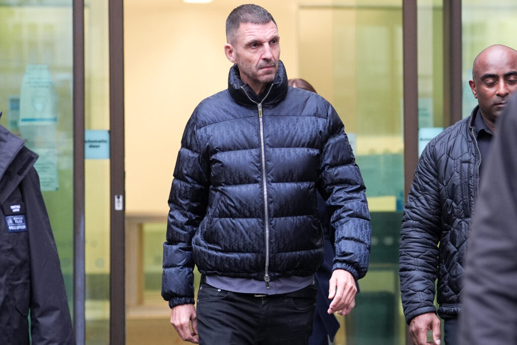 Fostul DJ al BBC, acuzat de încă două infracțiuni de agresiune sexuală. Are un total de 17 acuzații care implică nouă femei