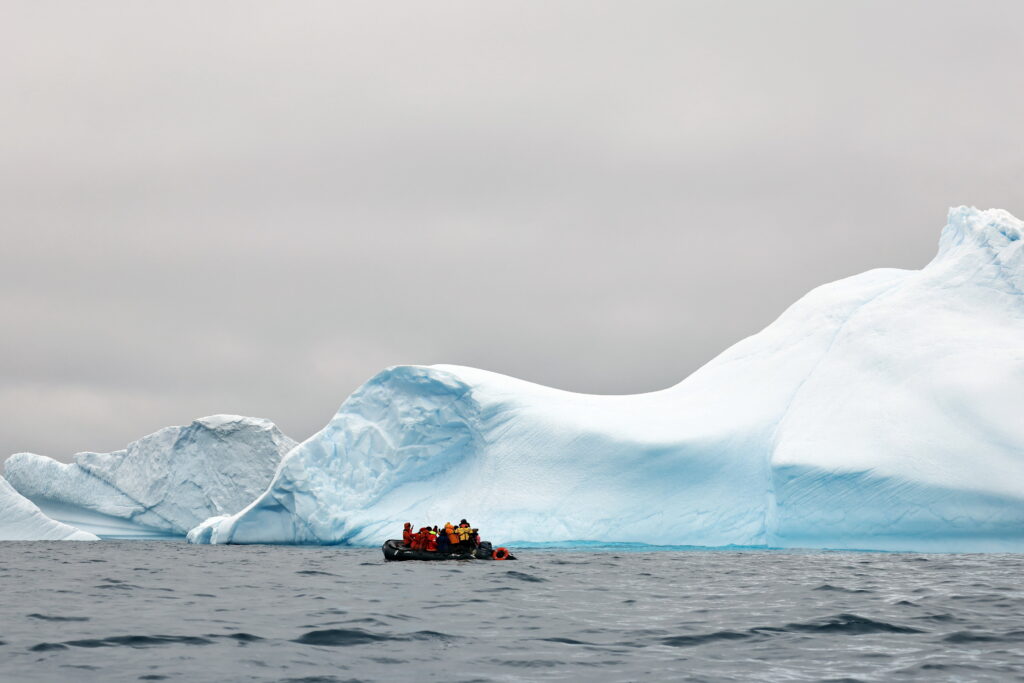 Groenlanda și Antarctica au pierdut peste 12 trilioane de tone de gheață din 1979. Concluziile alarmante ale unui nou studiu