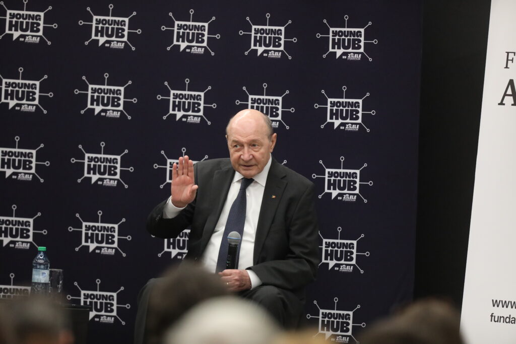 Băsescu: „Dacă stăm și așteptăm, va fi groasă”. Avertisment privind petrolul și prețurile carburanților