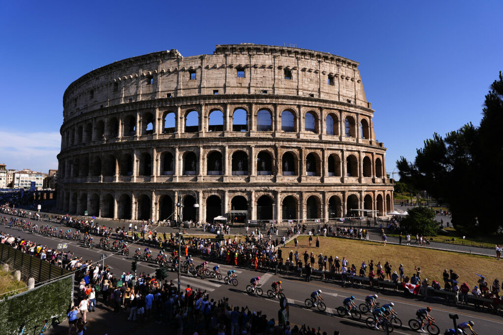 „Zonă roșie” de securitate în jurul Colosseumului şi al altor monumente din Roma. De ce a fost luată decizia și ce presupune ea