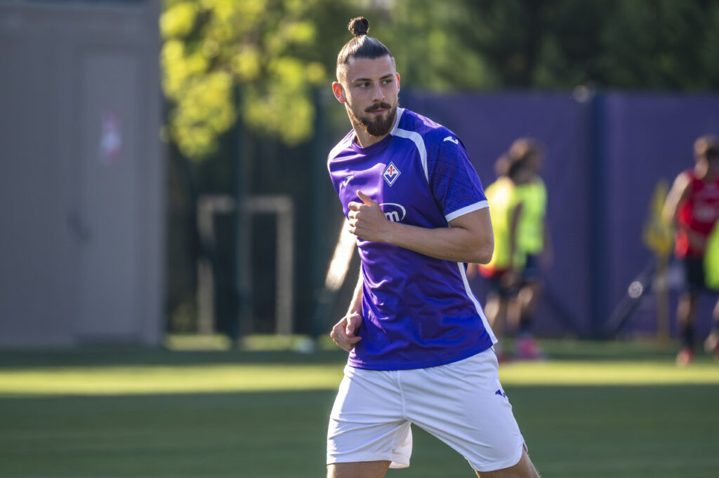 Radu Drăgușin, spulberat în Italia după începutul de sezon la Fiorentina. „Nu este un fenomen! Unde este acest mare fundaș?”
