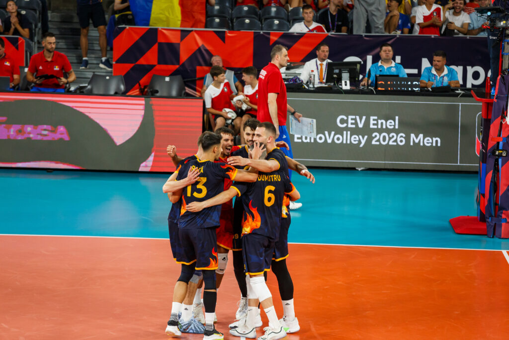 România învinge Ucraina cu 3-0 și se califică în sferturile Campionatului European de volei