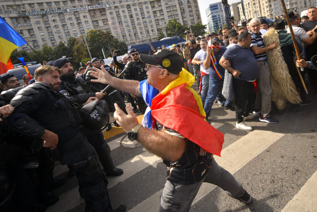 Sorin Grindeanu îi cere premierului să intervină pentru detensionarea protestelor: Bolojan, ieși de după perdelele de la Guvern
