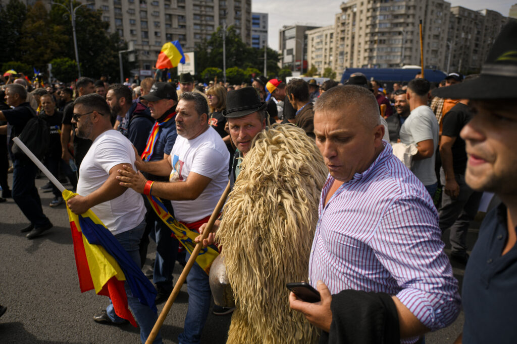 AUR: Fermierii trebuie ascultați, nu întâmpinați cu gaze lacrimogene / Bolojan trebuie să vorbească direct cu fermierii