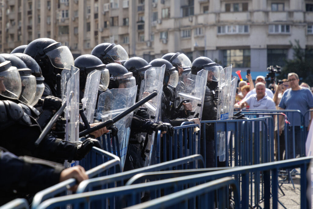 Protestul din Piața Victoriei a ajuns în presa internațională. O agenție importantă a transmis în regim de live de la declanșarea violențelor