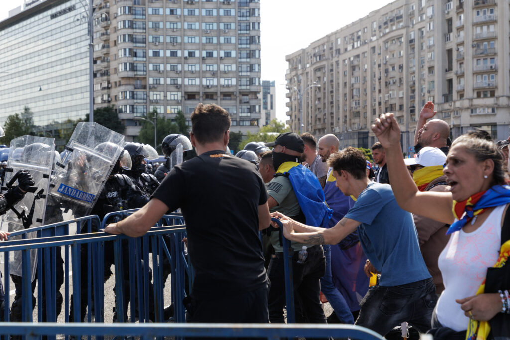 Reacția Guvernului după protestul fermierilor din Piața Victoriei. Ce măsuri au discutat Bolojan și Tánczos Barna. Executivul cere încetarea violențelor