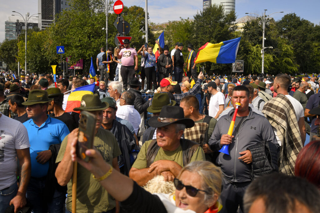 AUR: Fermierii trebuie ascultați, nu întâmpinați cu gaze lacrimogene / Bolojan trebuie să vorbească direct cu fermierii
