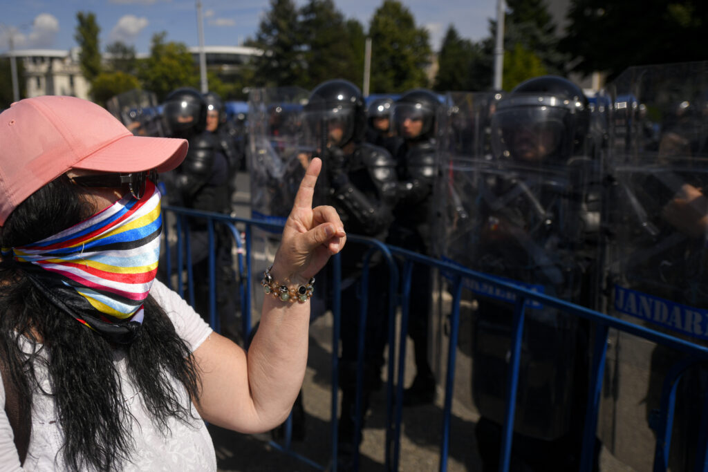 Povestea în imagini a protestului din Piața Victoriei. Cum s-a ajuns de la calm la haos
