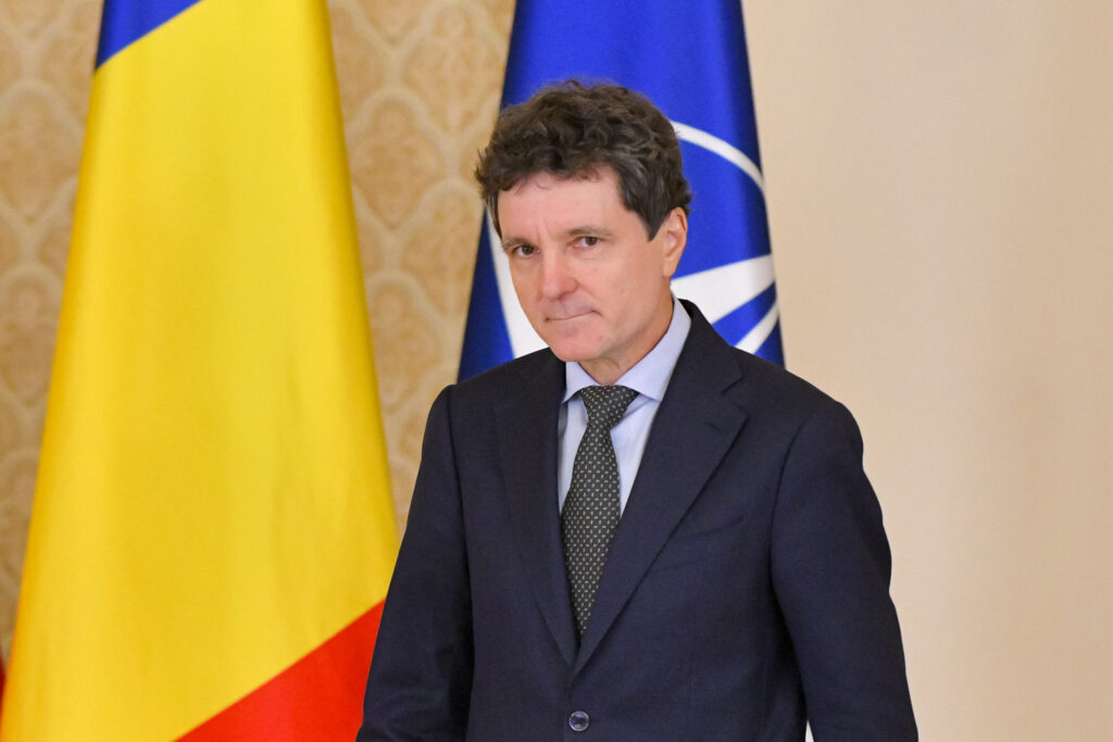 Ce face Nicușor Dan dacă pică Guvernul Mureșan