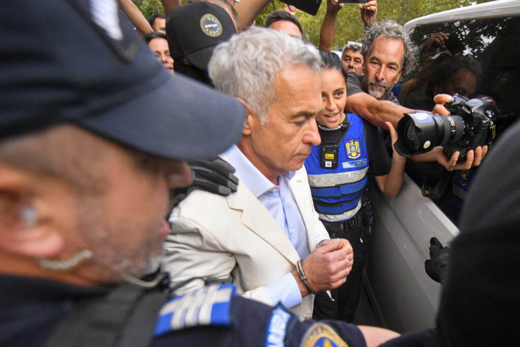 Rețelele de socializare, invadate de glume după arestarea lui Călin Georgescu