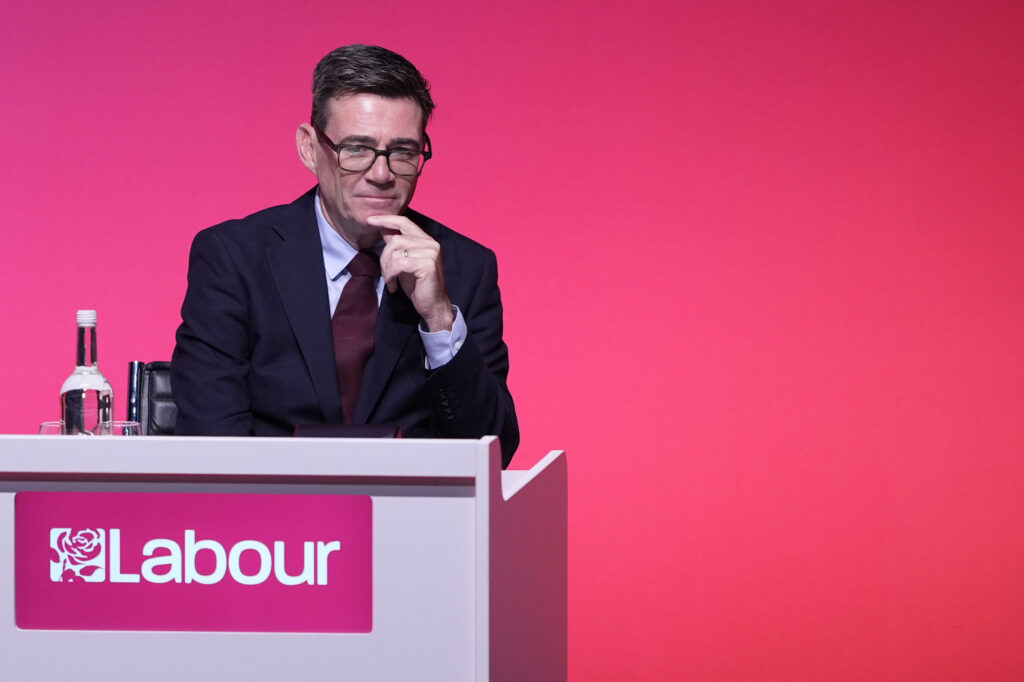 Andy Burnham, primul discurs ca premier la conferința Partidului Laburist. Promite o „nouă cale” pentru Marea Britanie și schimbări în pensii, locuințe și utilități