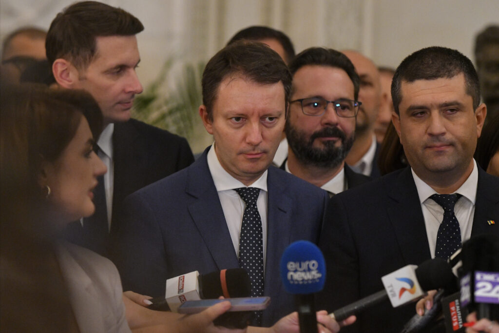 Ce scrie presa străină după ce Guvernul Mureșan a picat la vot în Parlament. Ce va decide Nicușor Dan și când pot avea loc alegeri anticipate